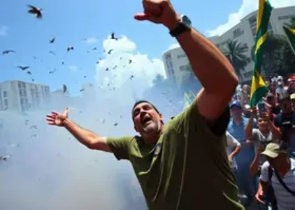 tumulto em evento político